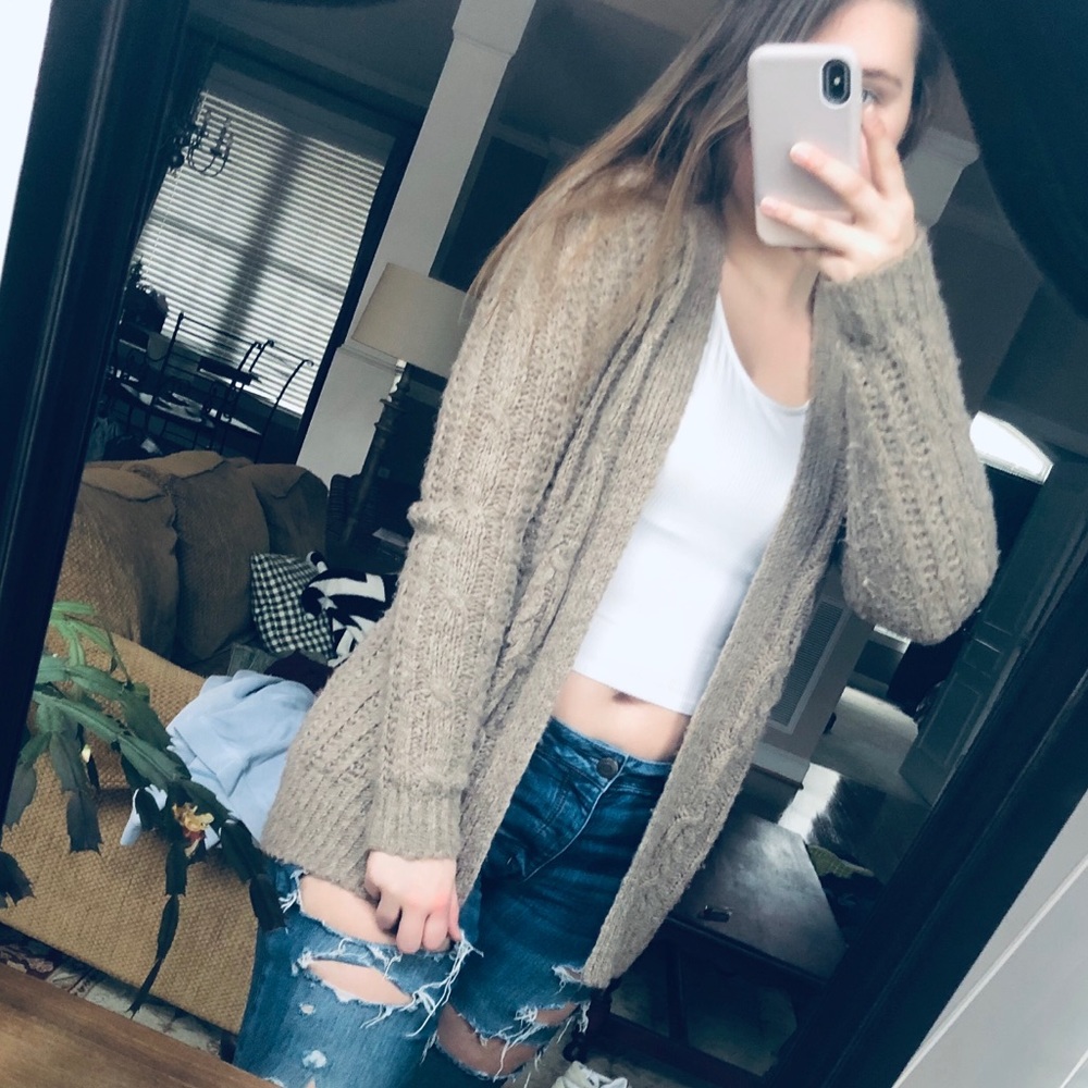 Hollister Cardigan